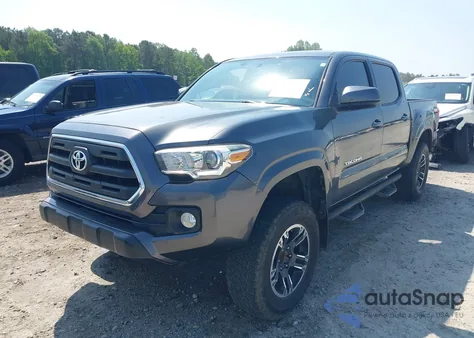 2016 Toyota Tacoma Sr5 V6 z USA, uszkodzony, nr VIN 3TMAZ5CN3GM006526